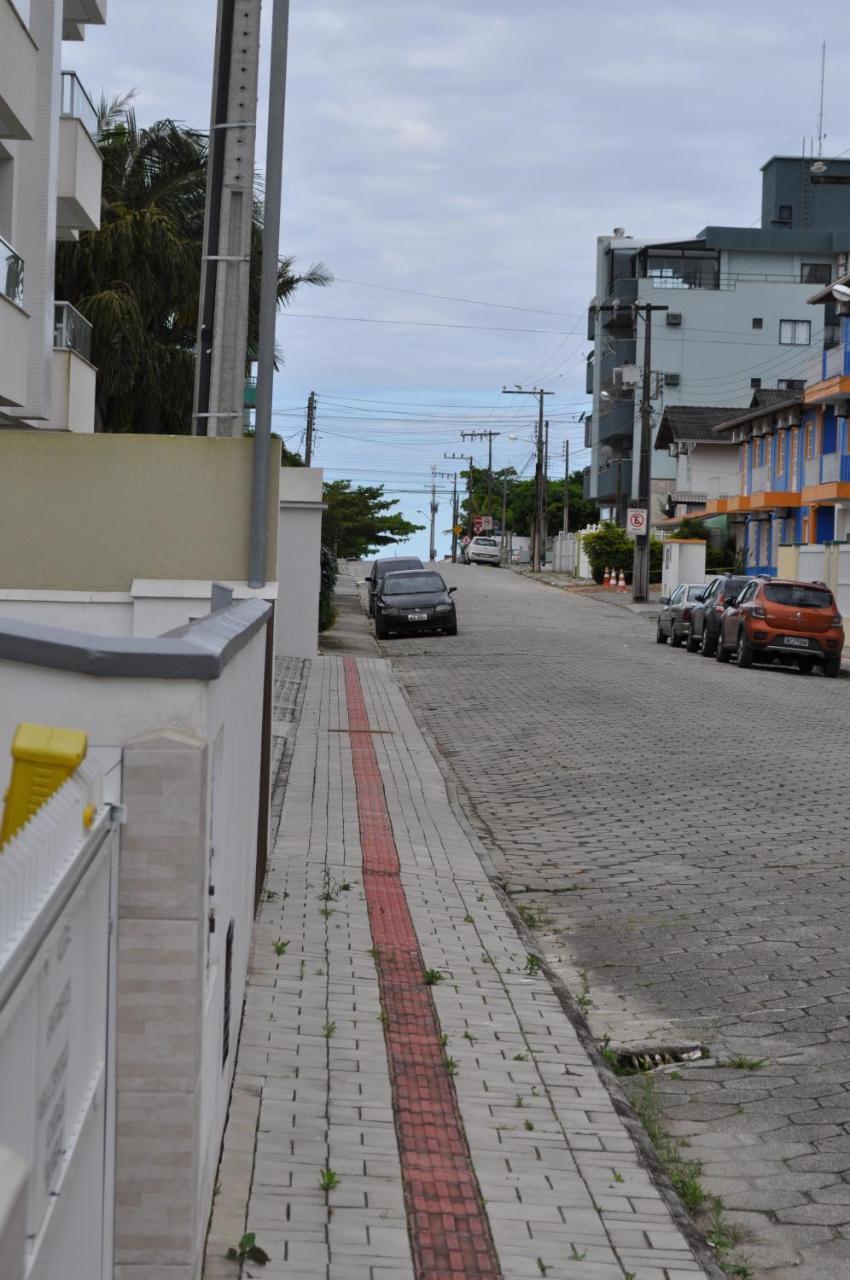 Apartamentos Bombinhas - 140 Metros Da Praia Екстериор снимка