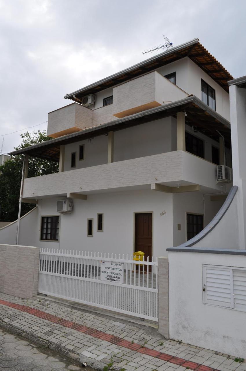 Apartamentos Bombinhas - 140 Metros Da Praia Екстериор снимка